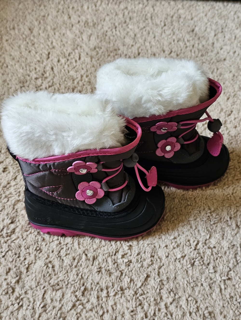New in Box! Kamik Kids Girls Winter Snow Boots Size 6 - Flower Accents Faux Fur